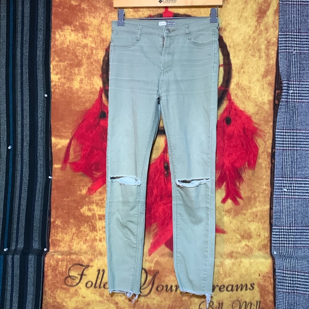 WE LOVE-women’s green ‘OPPOSITE’ distressed look crop/cut jeggings